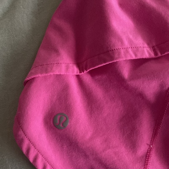 Lululemon shorts size 8 - Picture 3 of 7